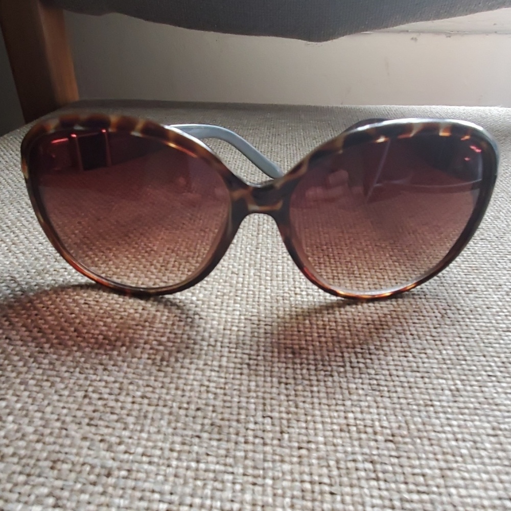 Tahari Brown Tortoise Sunglasses - Picture 2 of 8